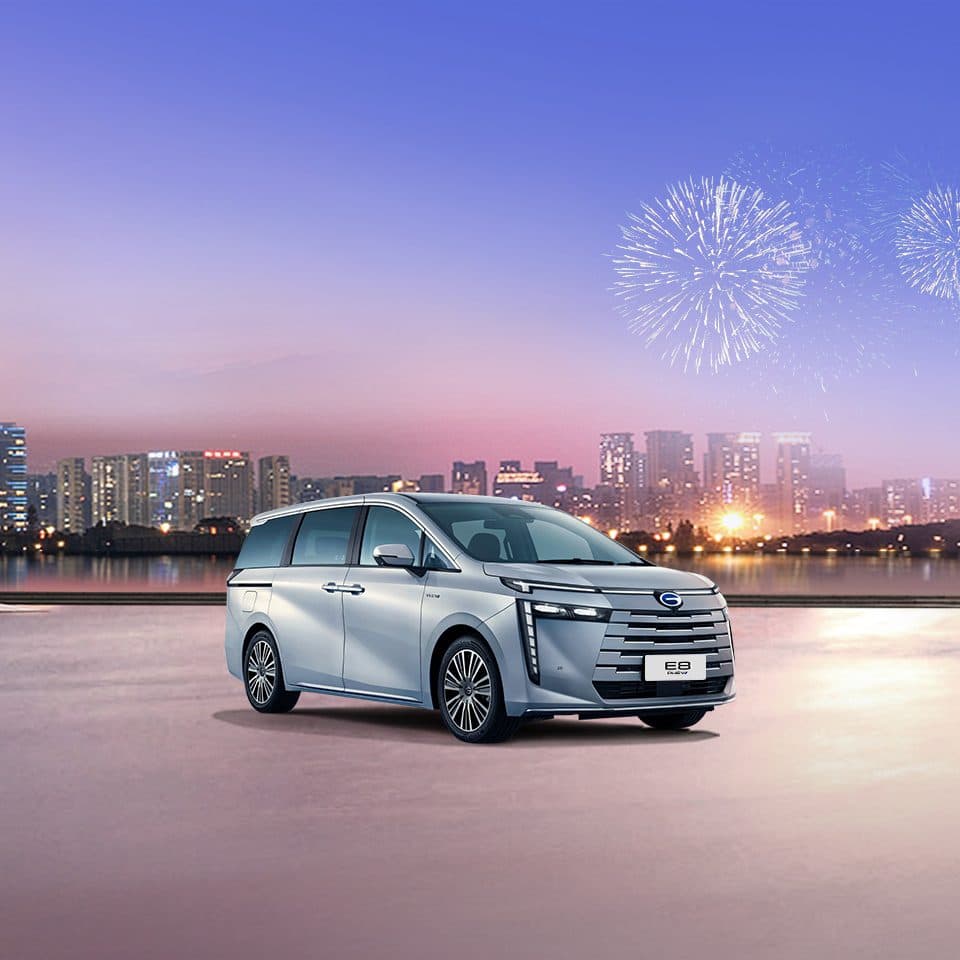 2024 GAC Trumpchi E8 Hybrid midsize mpv — front three-quarter